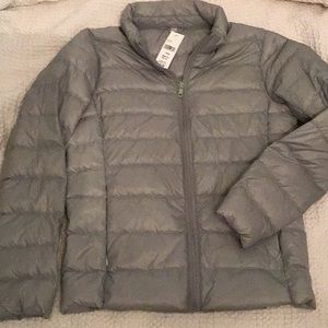 Packable puffer down coat New with tag. Fits med.